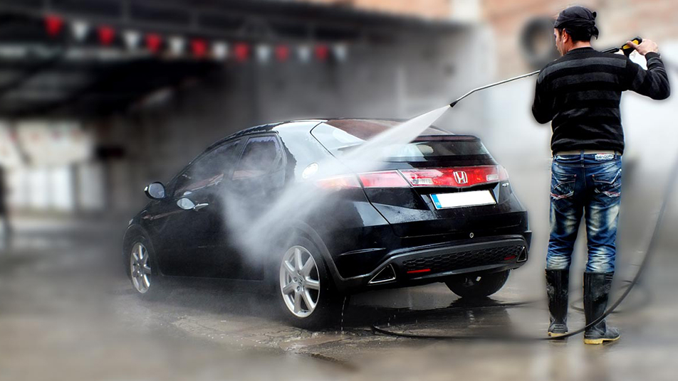 Afyonkarahisar’ın Şuhut ilçesinde bir araya gelen oto yıkamacı esnafı yeni