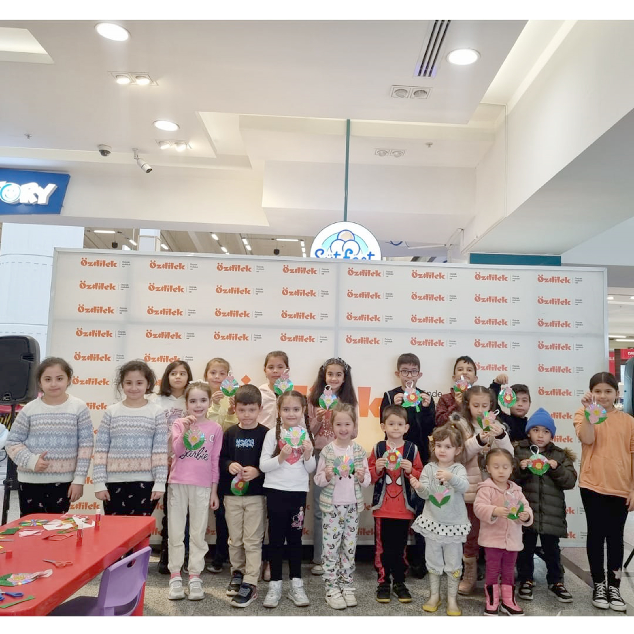  Özdilek Afyonkarahisar, her yıl olduğu bu yıl da Öğretmenler Günü’nü