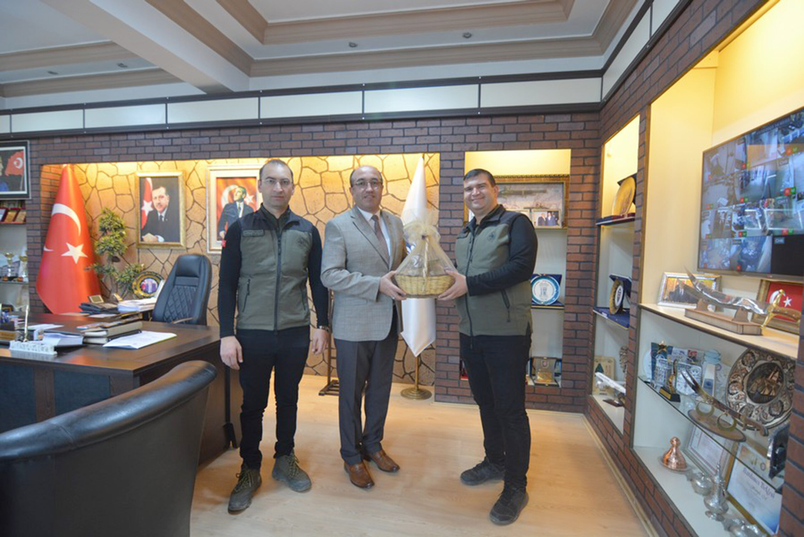 Sandıklı Orman İşletme Müdürü Bilal Özdemir ve Orman İşletme Şefi