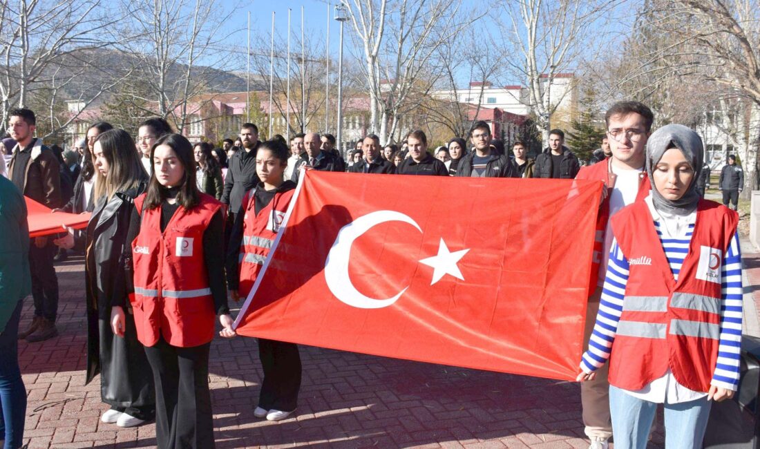 AFSÜ öğrencileri ve personeli Zafer Sağlık Külliyesinde düzenlenen yürüyüşte Irak’ın