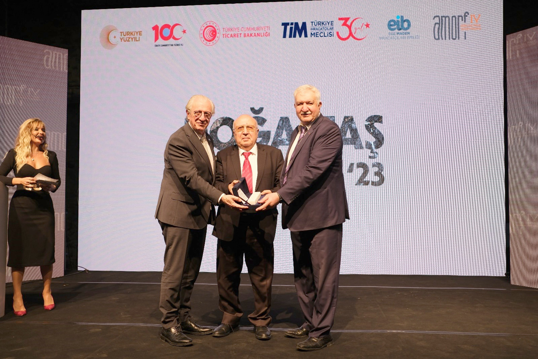 Doğal taşa tasarımla ve ihracat yaparak değer katanlar Ege Maden