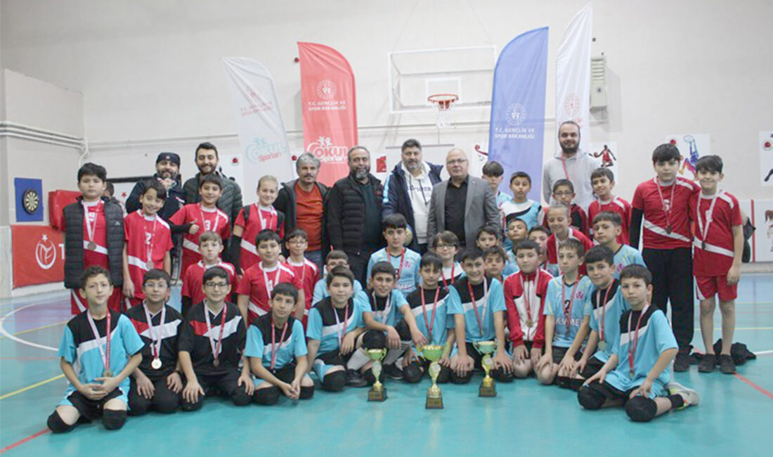 Afyonkarahisar’da düzenlenen Voleybol Küçük Erkekler İl Birinciliği müsabakalarında Sülün Balı