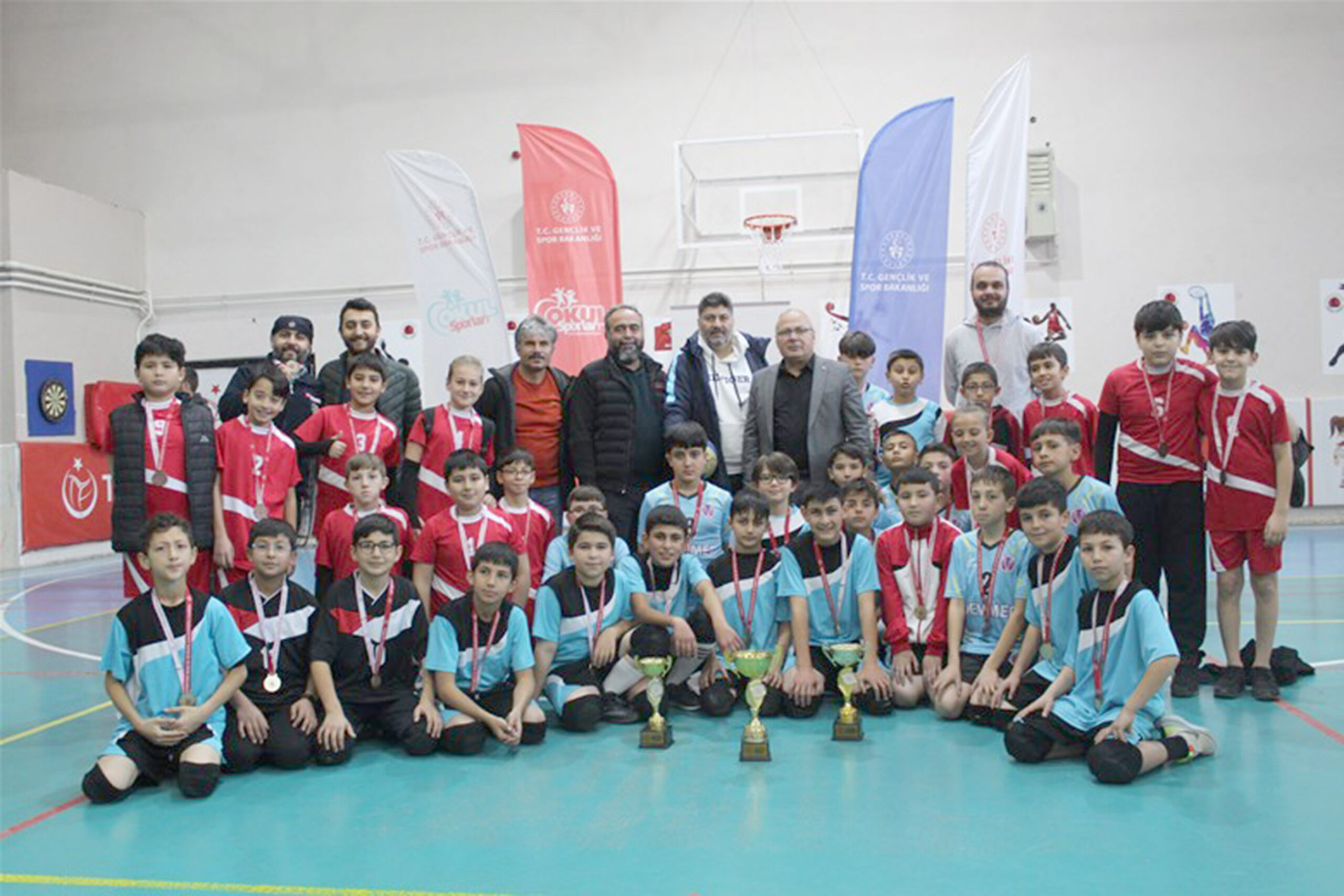 Afyonkarahisar’da düzenlenen Voleybol Küçük Erkekler İl Birinciliği müsabakalarında Sülün Balı