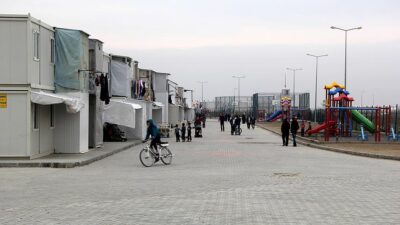 Afyon’da emniyet ekipleri, 6 Suriye uyruklu şahsı Harran Geçici Barınma