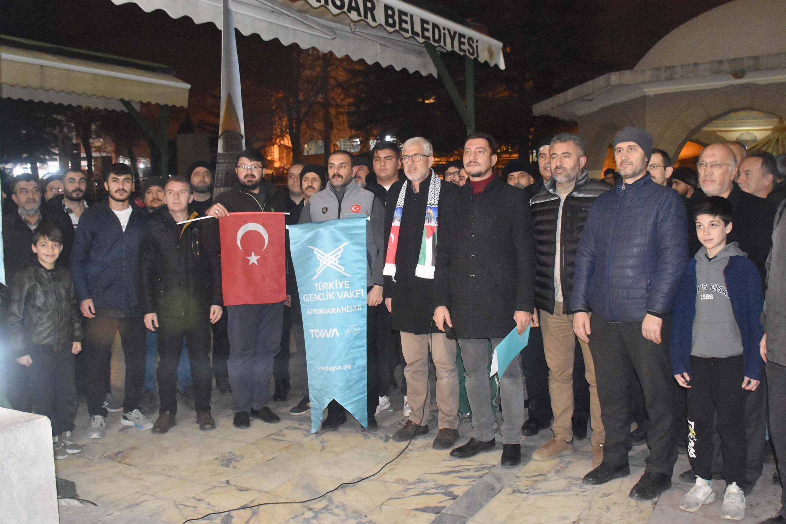 Afyonkarahisar’da Türkiye Gençlik Vakfı (TÜGVA) üyeleri, ABD’nin Birleşmiş Milletler Güvenlik