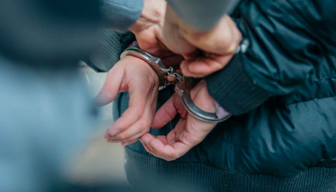 17 yıl 14 ay hapis cezası ile aranan şahsı jandarma yakaladı Afyonkarahisar’da 6 ayrı suç kaydı bulunan ve 17 yıl 14