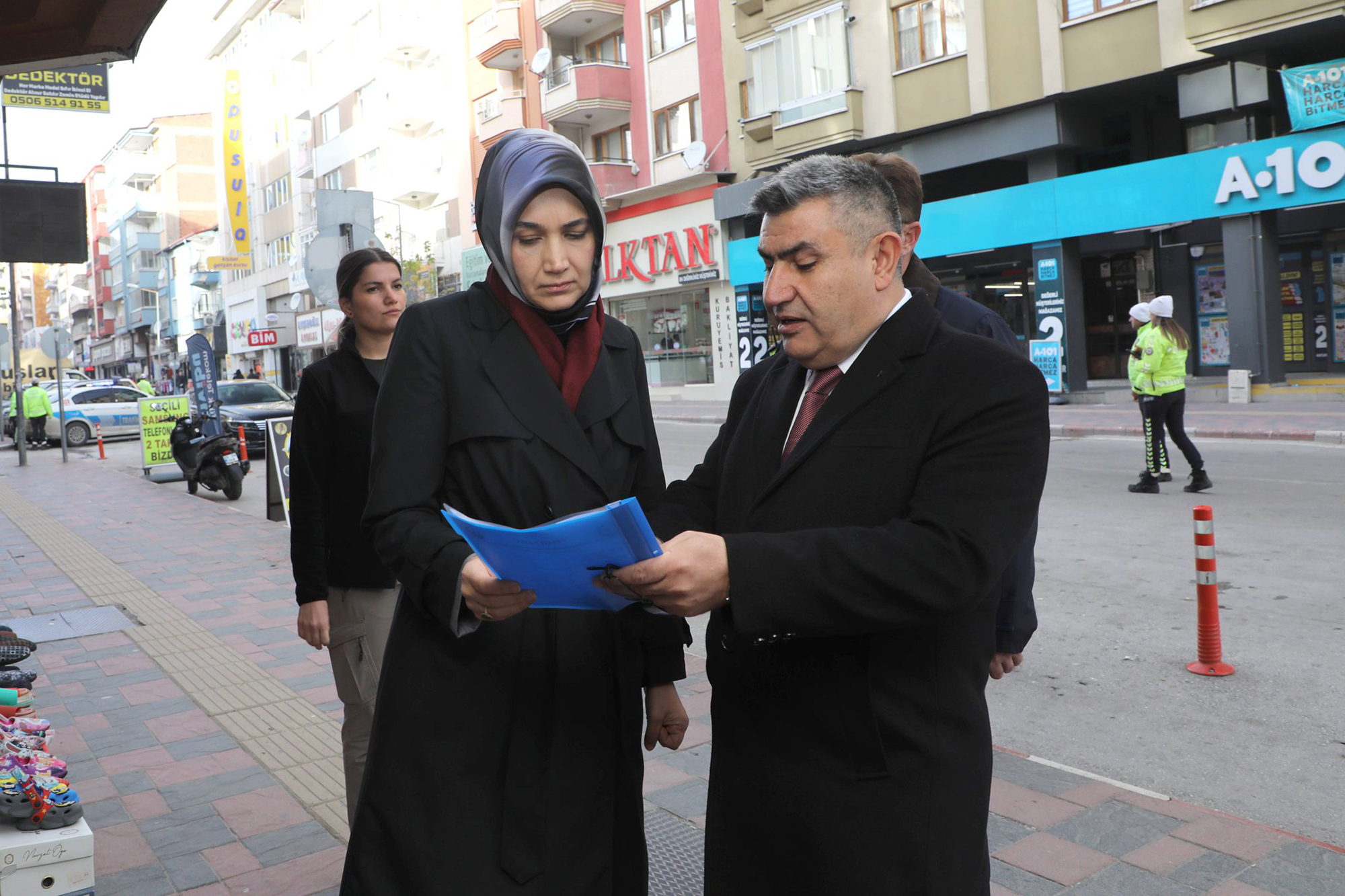 Afyonkarahisar Valisi Doç. Dr. Kübra Güran Yiğitbaşı, merkezdeki ziyaretlerine devam