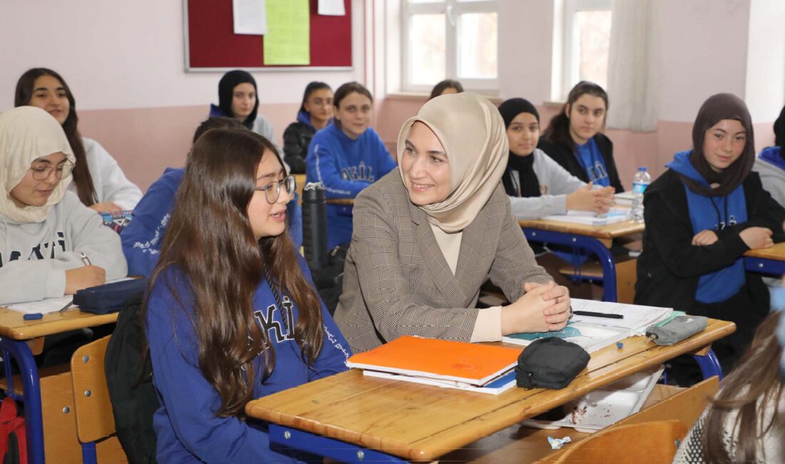 Vali Kübra Güran Yiğitbaşı, Afyonkarahisar Kız Anadolu İmam Hatip Lisesini
