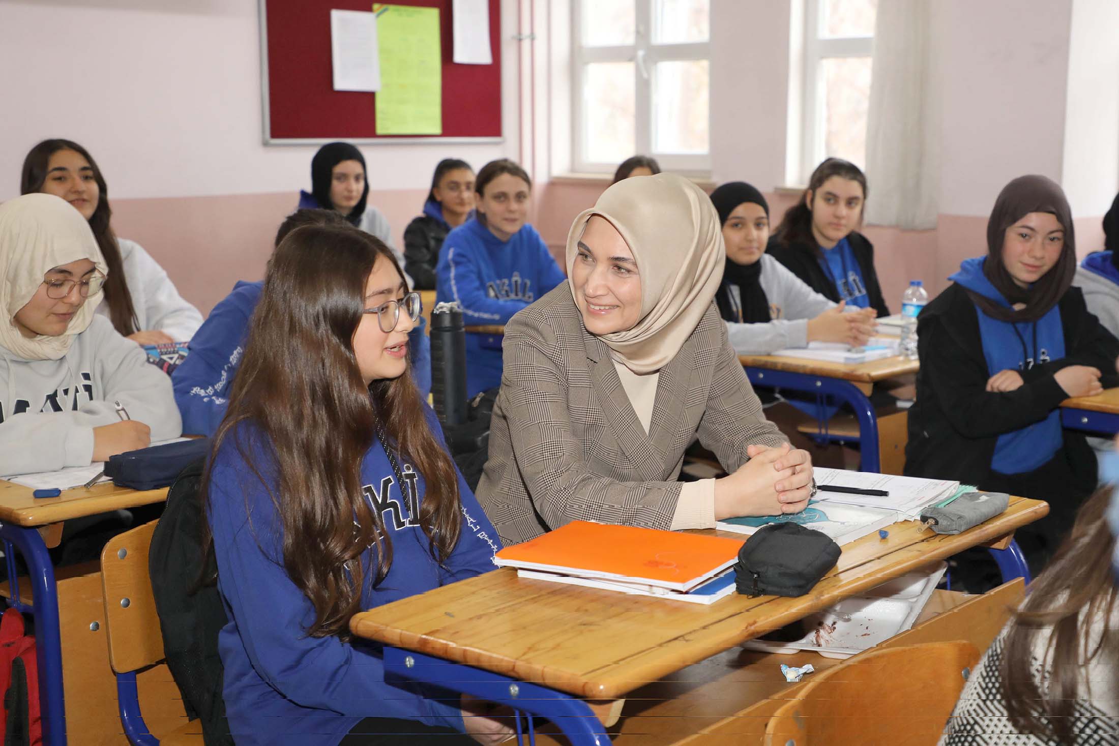 Vali Kübra Güran Yiğitbaşı, Afyonkarahisar Kız Anadolu İmam Hatip Lisesini