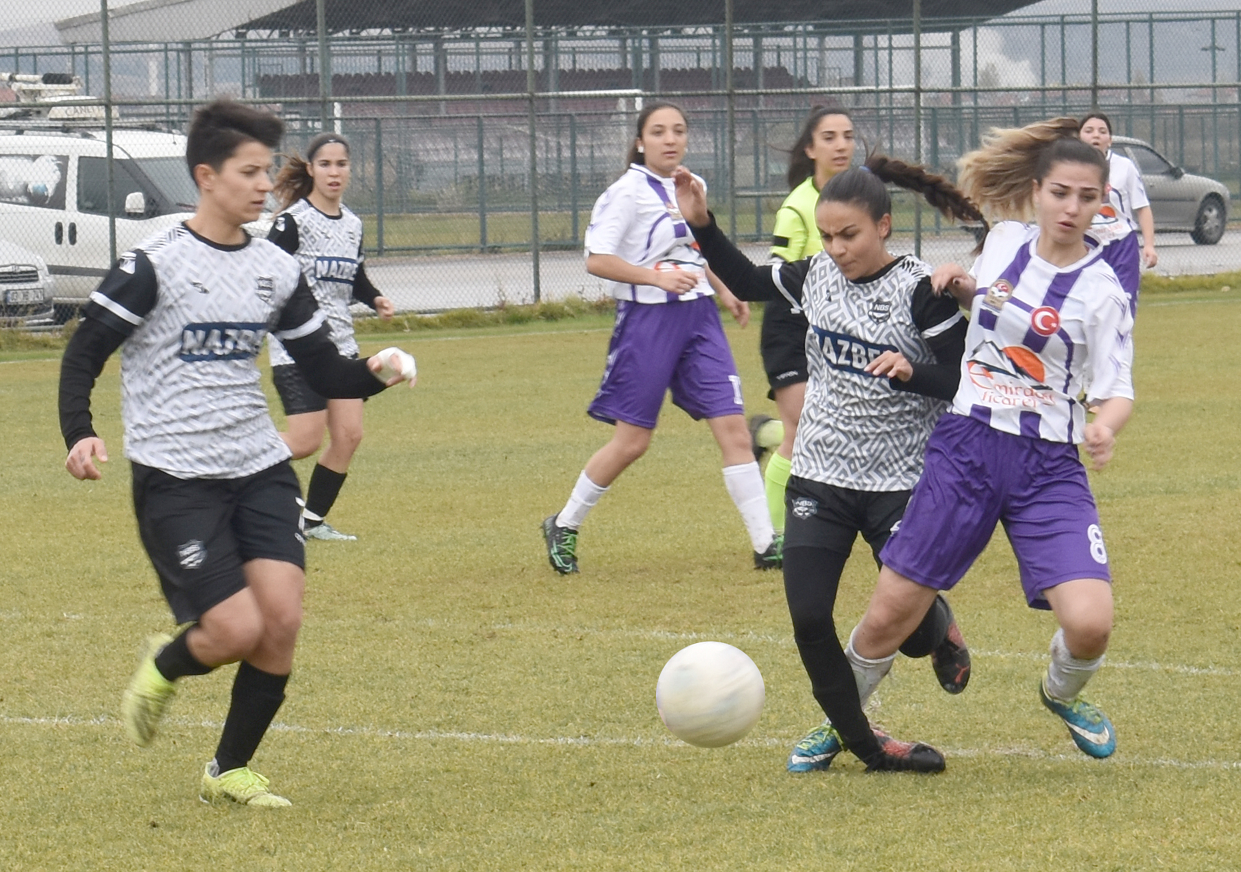Futbol Kadınlar 2.Ligi’nde Afyonkarahisar’ı temsil eden Afyon İdmanyurdu takımı, sezon