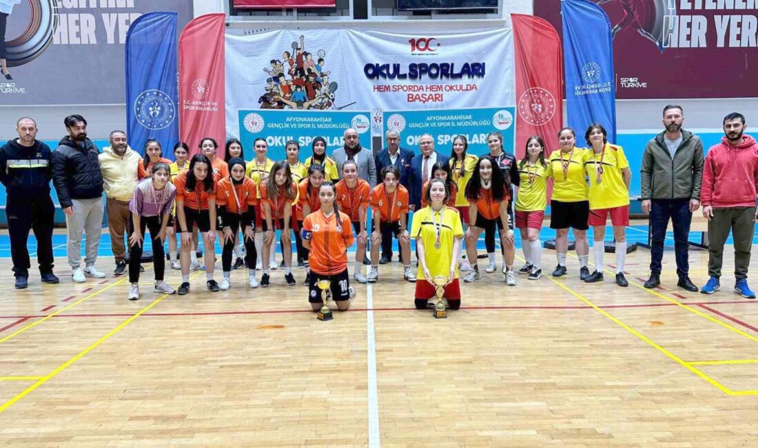Afyonkarahisar’da Okul Sporları faaliyet programında bulunan Genç Kızlar Futsal Müsabakaları