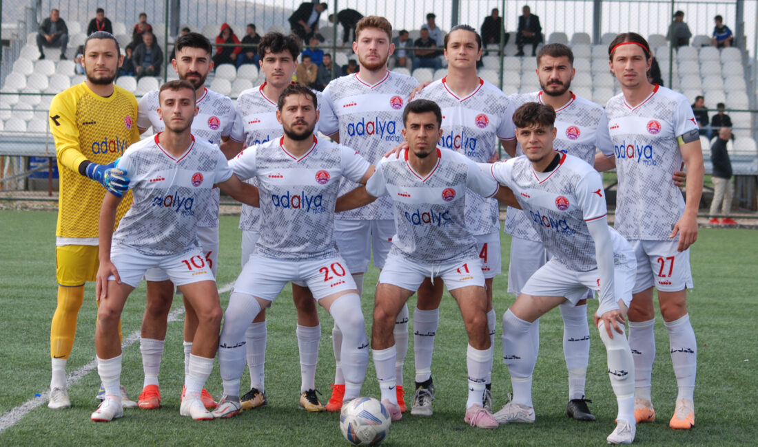 Afyonkarahisar Süper Amatör Ligi’nin ilk yarısını namağlup lider kapatan Sandıklıspor,