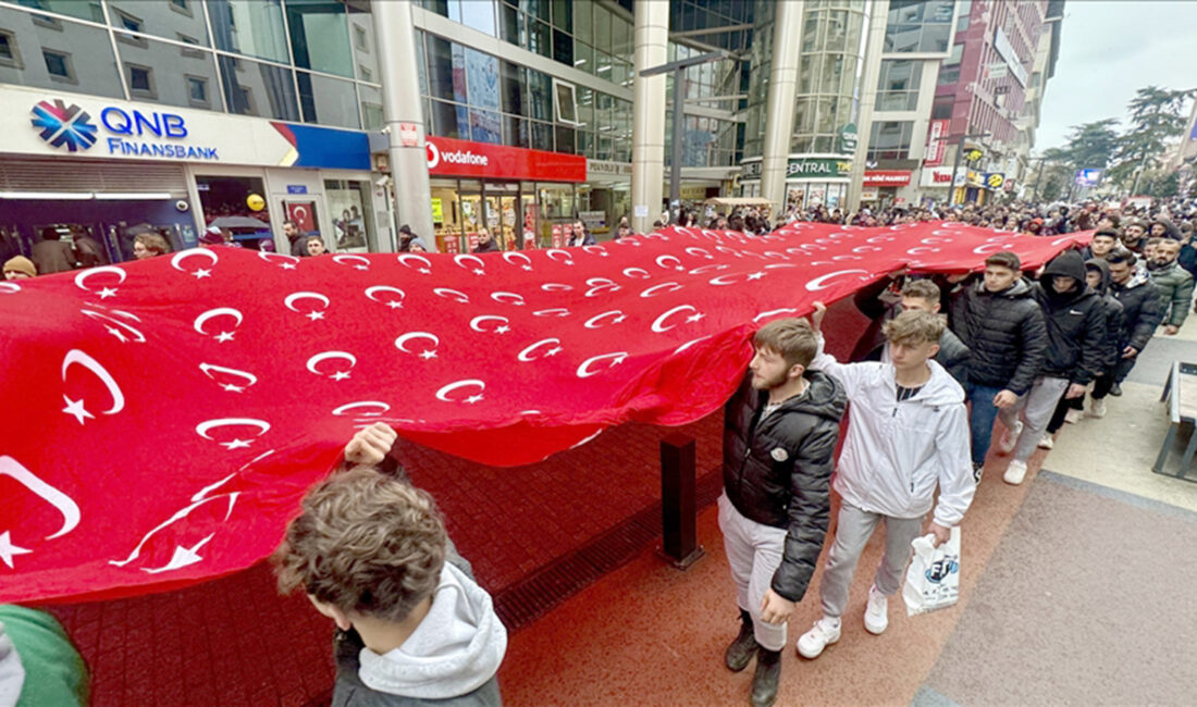 Trabzonspor taraftar dernekleri teröre tepki yürüyüşü düzenledi.15 Temmuz Hürriyet ve