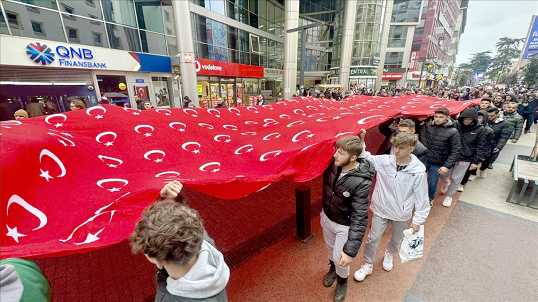 Trabzonspor taraftar dernekleri teröre tepki yürüyüşü düzenledi.15 Temmuz Hürriyet ve