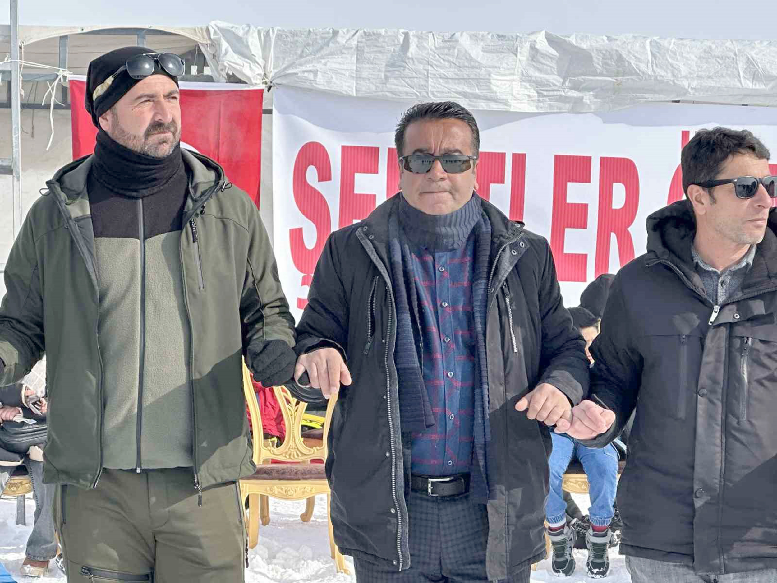 Hakkari’nin Yüksekova ilçesinde terörden arındıran dağlar, şimdi ise Türkiye kayaklı