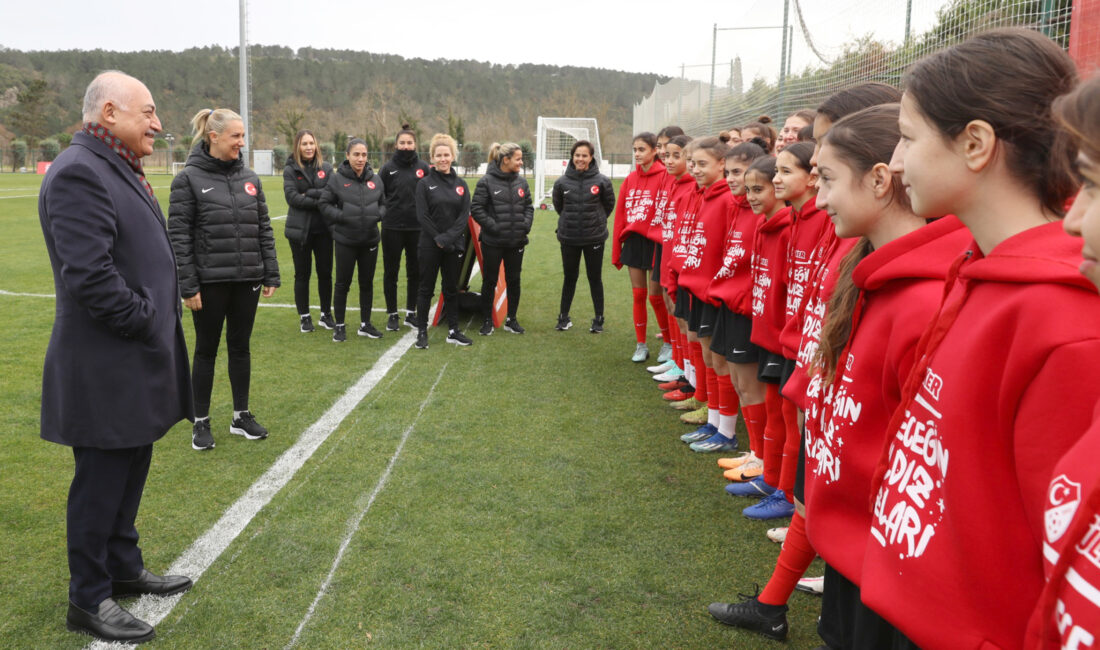 Yıldız kızların kampı başladı Türkiye Futbol Federasyonu’nun Ülker ile birlikte hayata geçirdiği “Geleceğin Yıldız