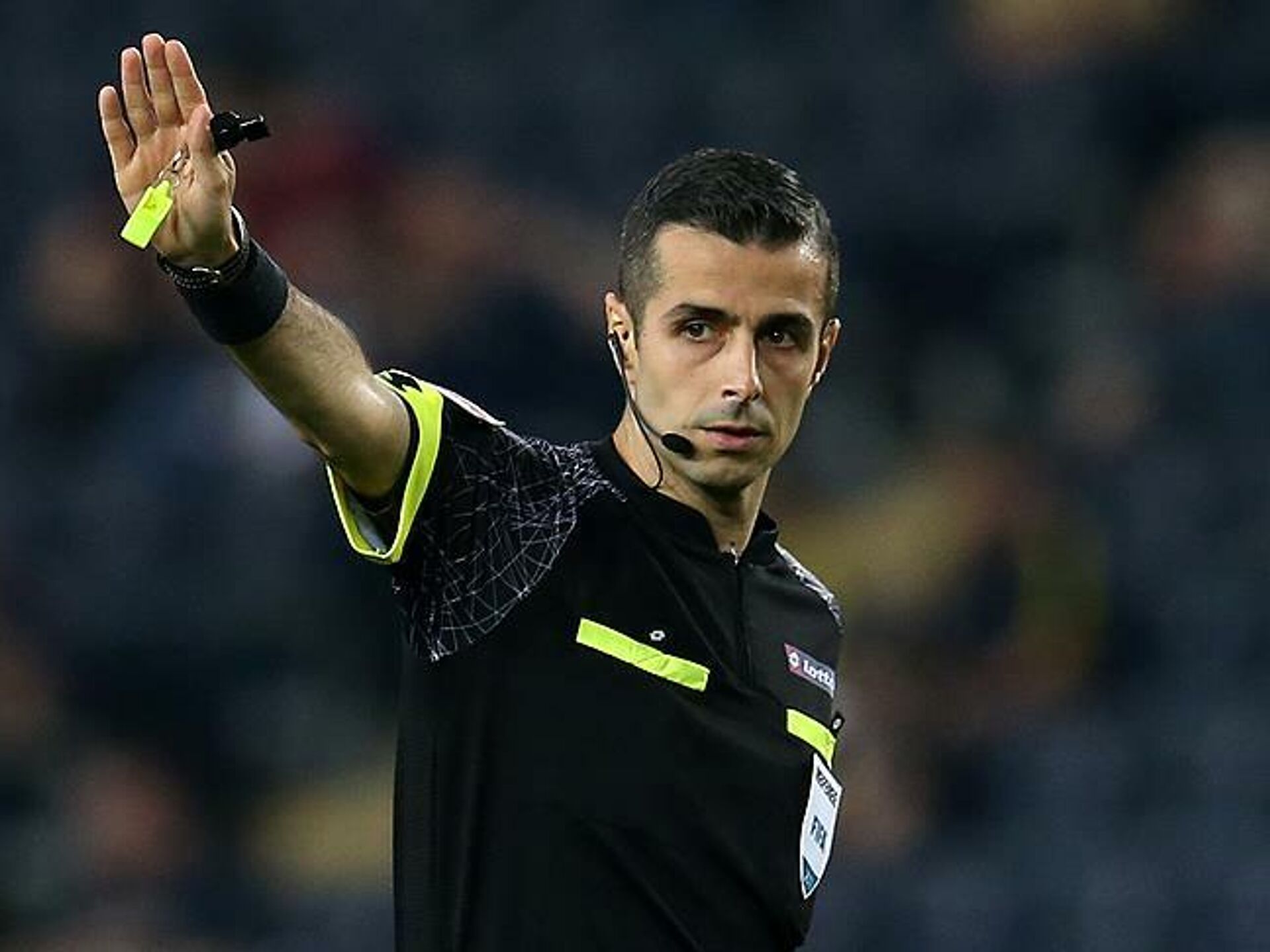 Türkiye Futbol Federasyonu (TFF), Mete Kalkavan‘ın kendi isteğiyle hakemlik kariyerini sonlandırdığını açıkladı.