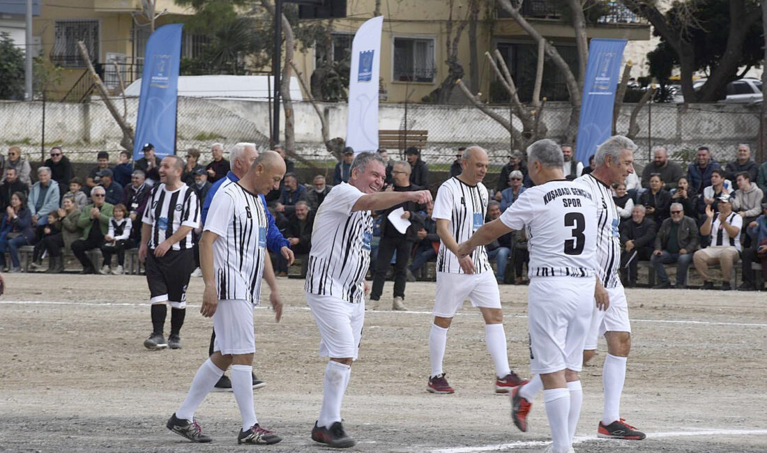 Kuşadası Gençlik Spor Kulübü’nde top oynamış efsane futbolcular, Kuşadası Belediye