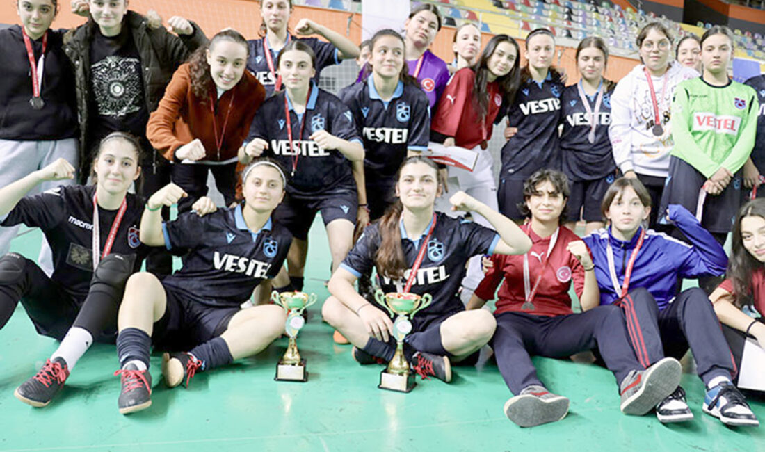 Trabzonspor Kadın Futbol Takımı altyapısında forma giyen lise öğrencisi Selin