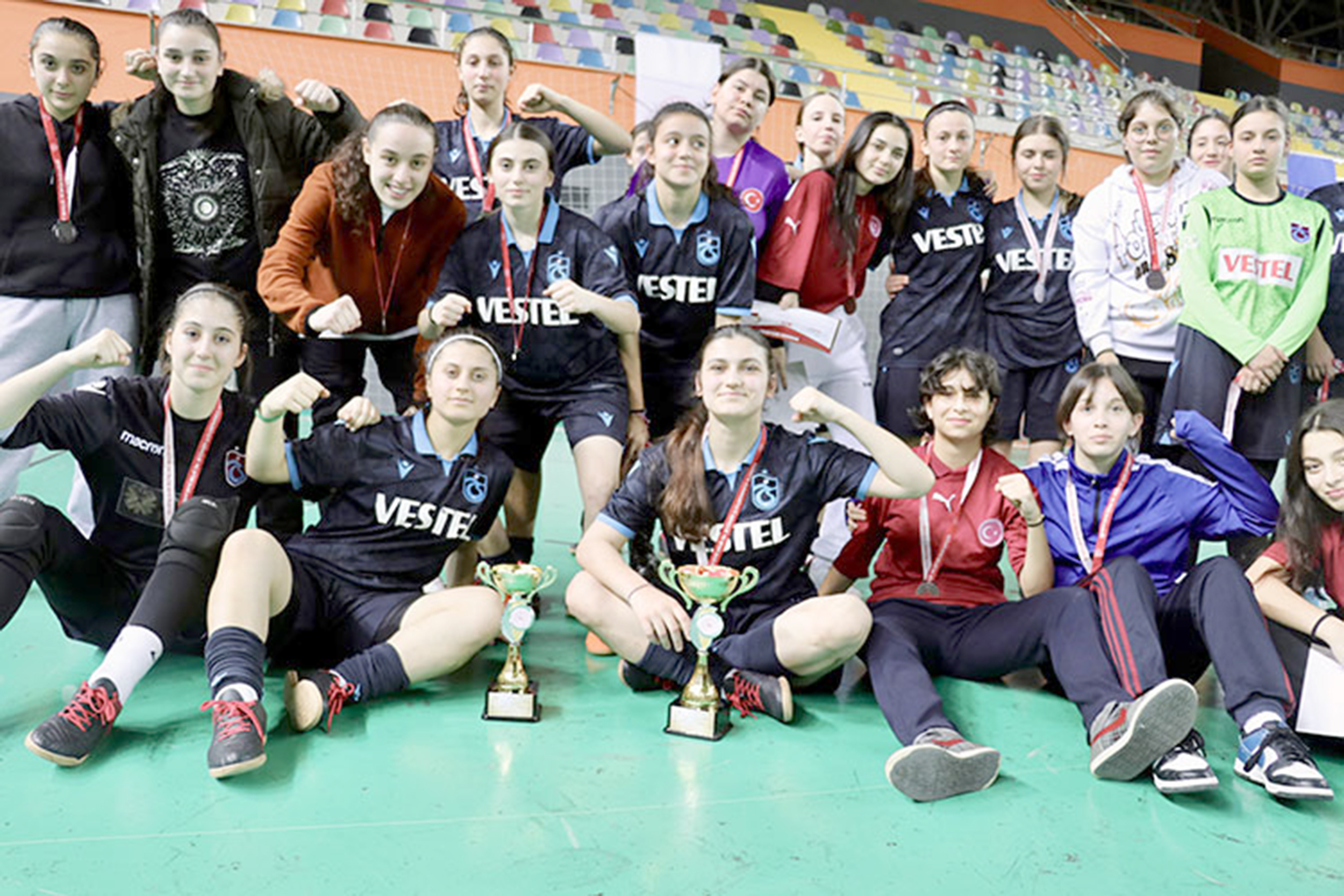 Trabzonspor Kadın Futbol Takımı altyapısında forma giyen lise öğrencisi Selin