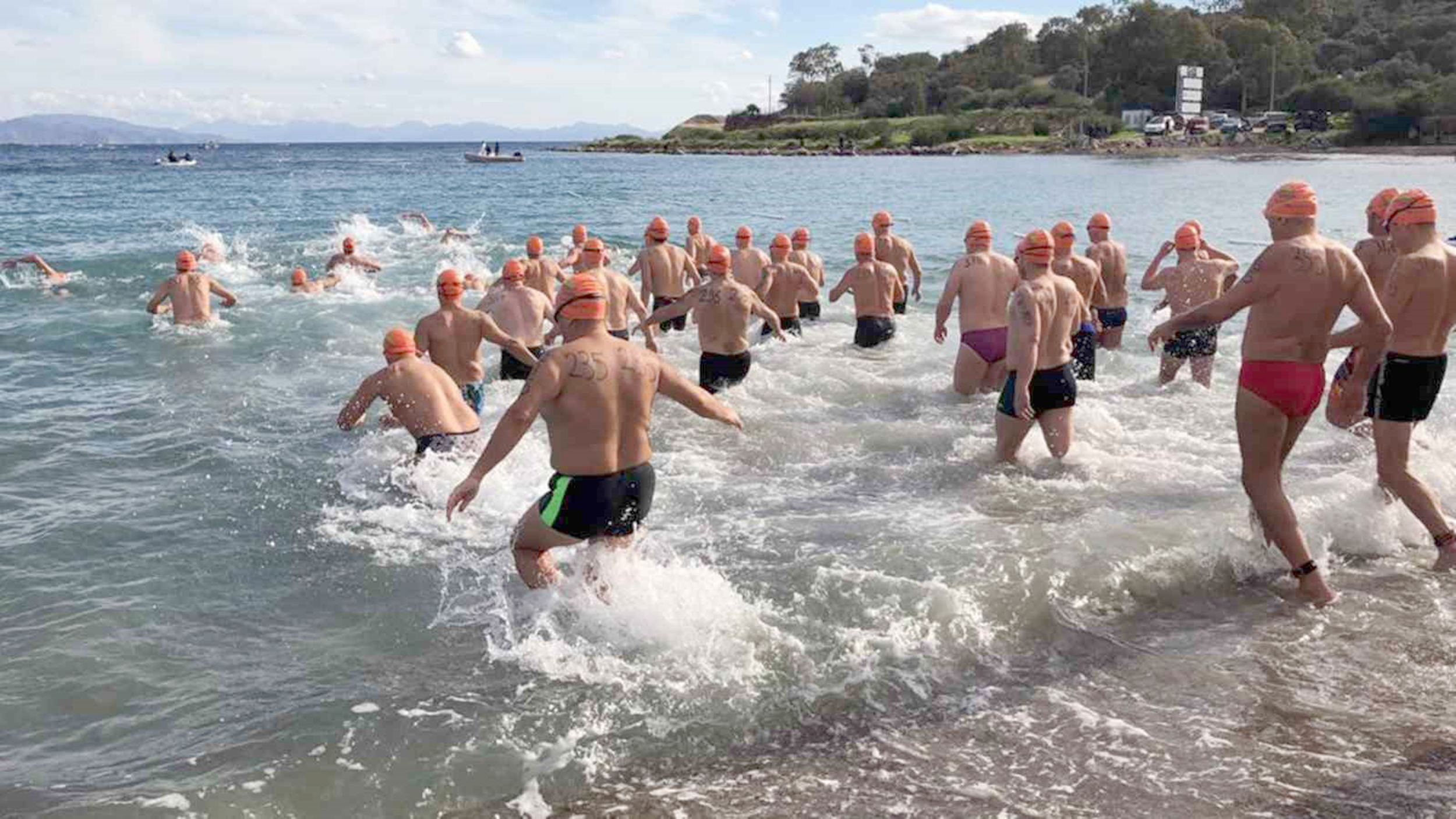 Muğla’nın Datça ilçesinde geleneksel hale getirilen ‘Datça Açık Kış Yüzme