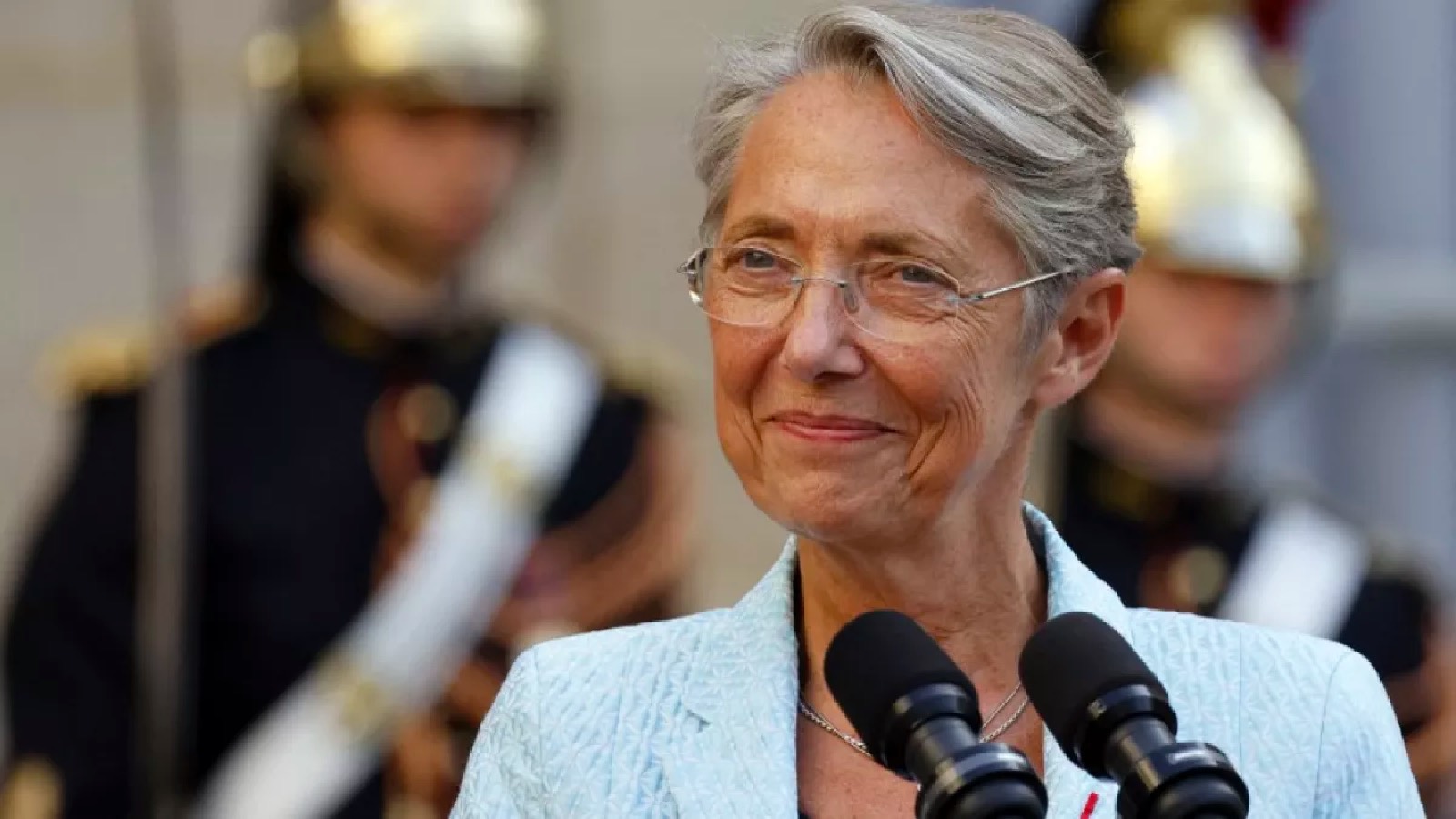 Fransa Başbakanı Elisabeth Borne istifa etti. Borne, yeni hükümet kuruluncaya