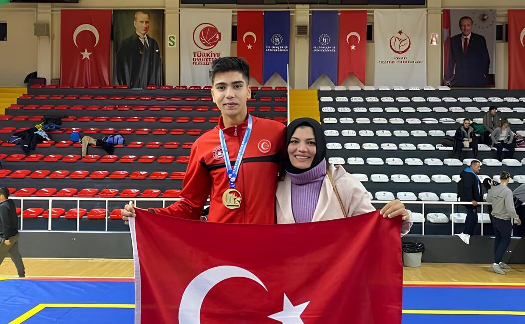 Afyonkarahisar Şuhut Başören köyü’nde yaşayan İbrahim Sarıdemir 75 kiloda kung-fu