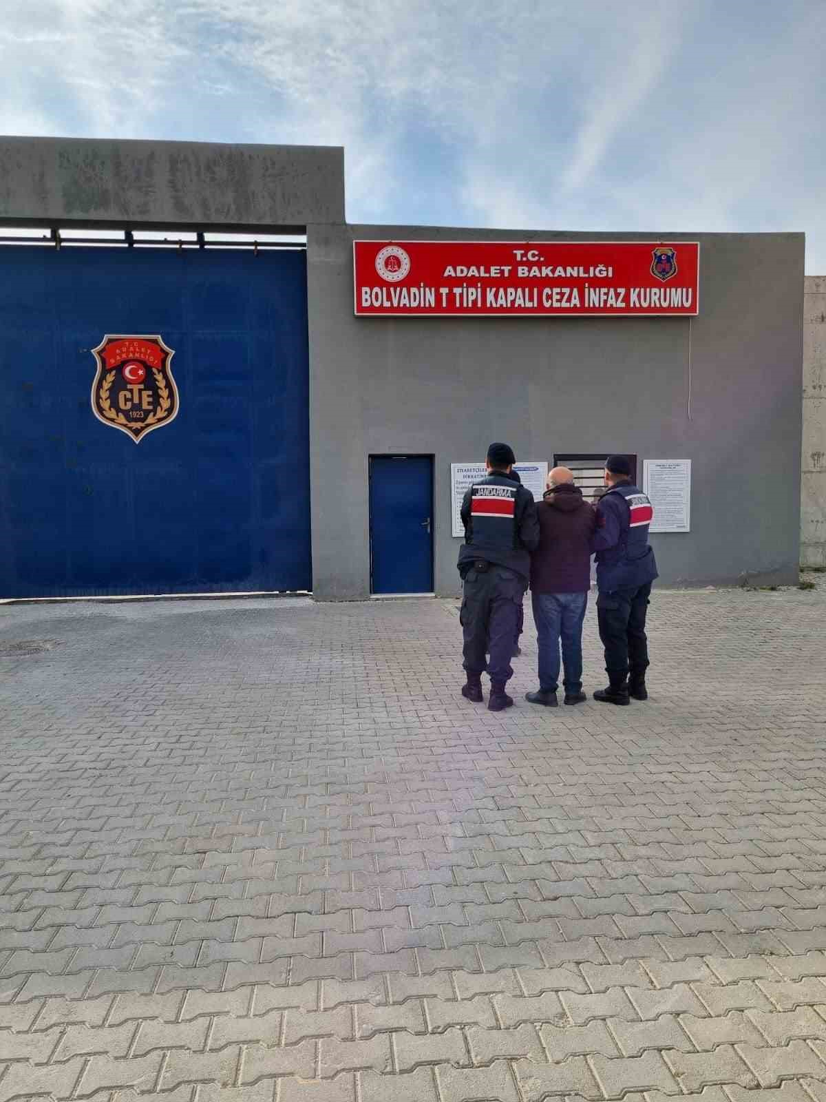 AFYONKARAHİSAR’DA 5 YIL HAPİS CEZASI İLE ARANAN ŞAHIS JANDARMANIN TAKİBİ