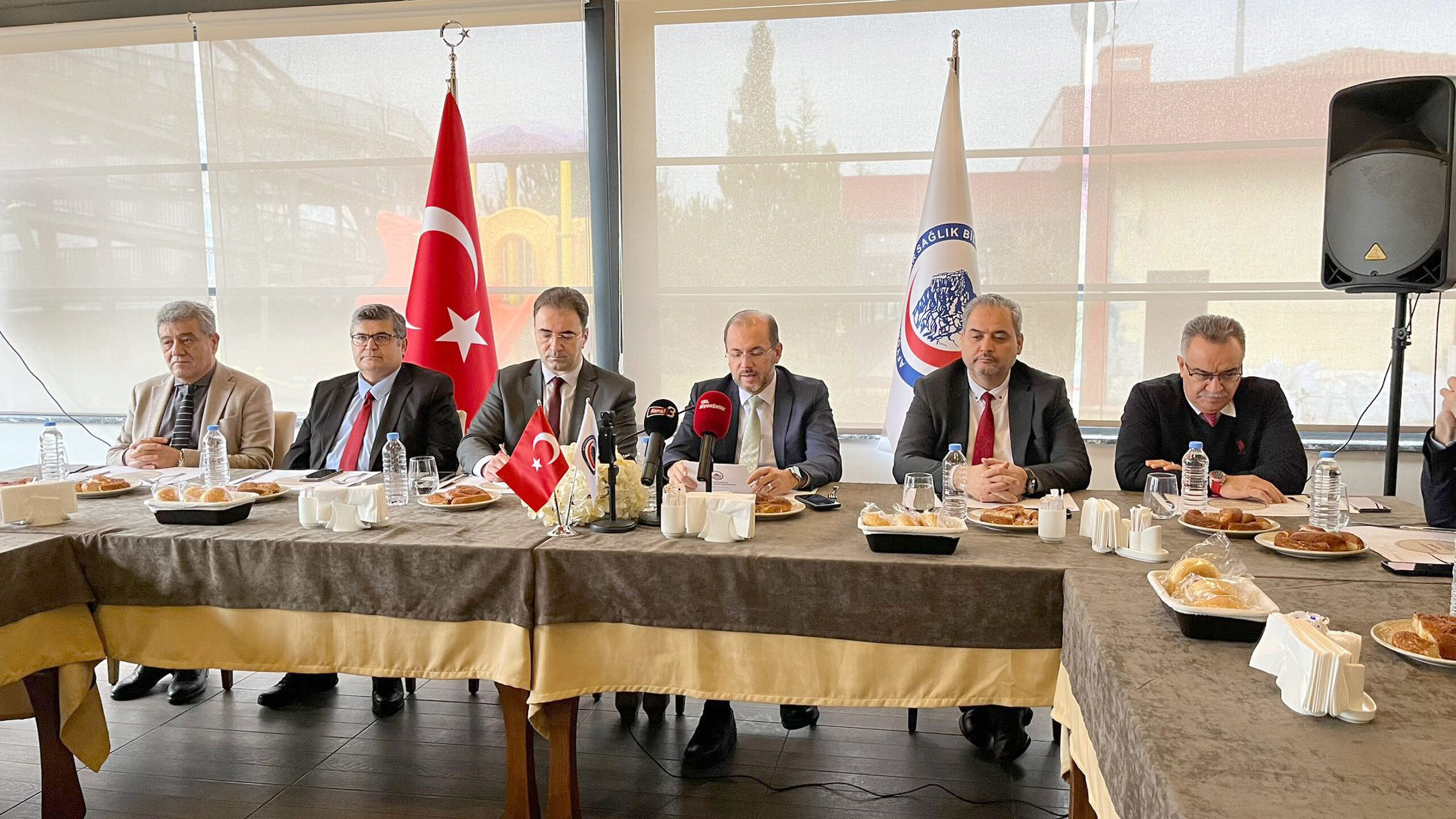 10 Ocak Çalışan Gazeteciler Günü dolayısıyla basın mensuplarıyla bir araya