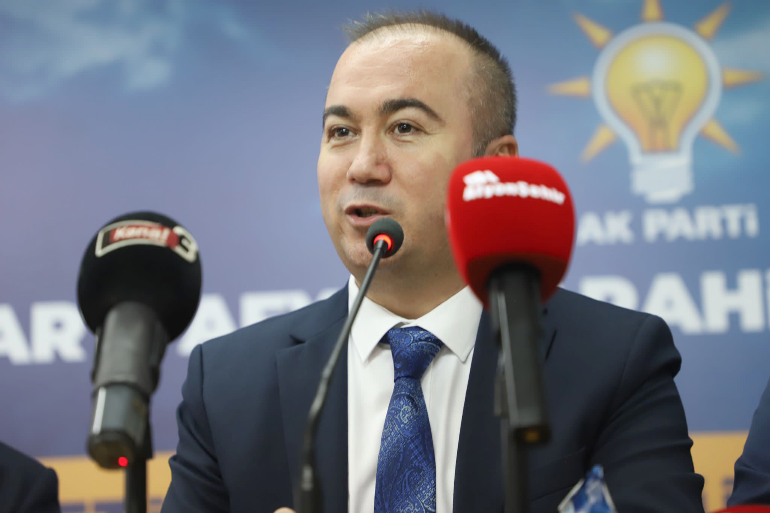   AK Parti İl Başkanlığı’nda konuşan AK Parti Afyonkarahisar Belediye