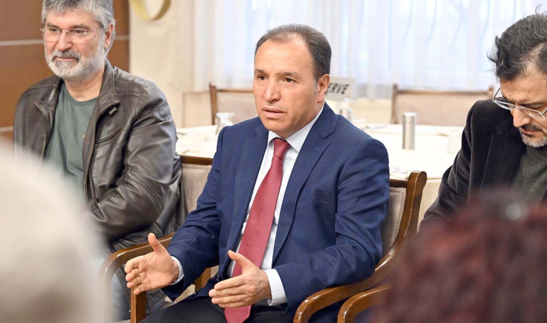 AKÜ tarafından düzenlenen Çarşamba Sabah toplantısında konuşan AKÜ Rektörü Prof.