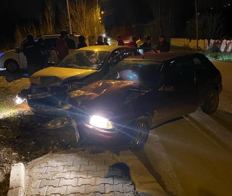 Afyonkarahisar’da meydana gelen 2 farklı trafik kazasında toplam 7 kişi
