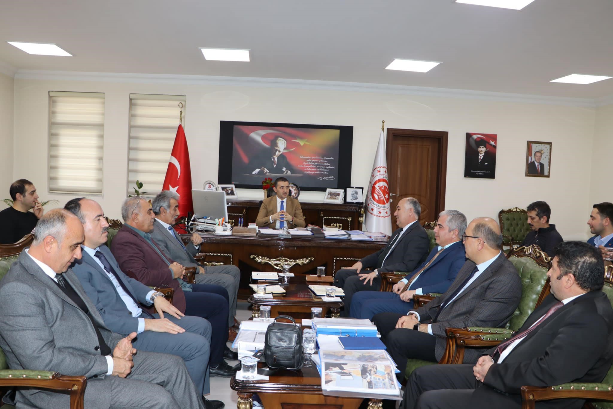 Afyonkarahisar Emirdağ Kaymakamı Osman Bilici, öğrencilerin teknoloji bağımlılığı da olmak