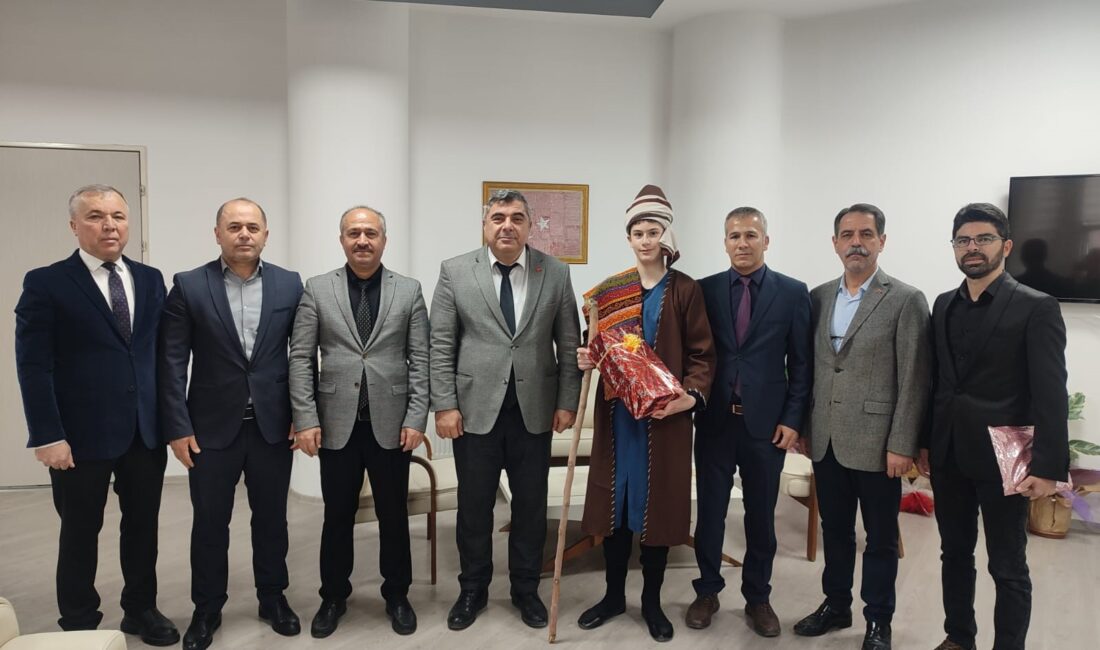 Afyonkarahisar’da başlatılan “Dilimizin Zenginlikleri” projesi çerçevesinde Şehit Mustafa Sezer Ortaokulu