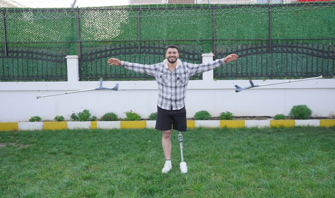 Suriye’nin başkenti Şam Guta semtinde 2013 yılında rejim uçağı saldırısında