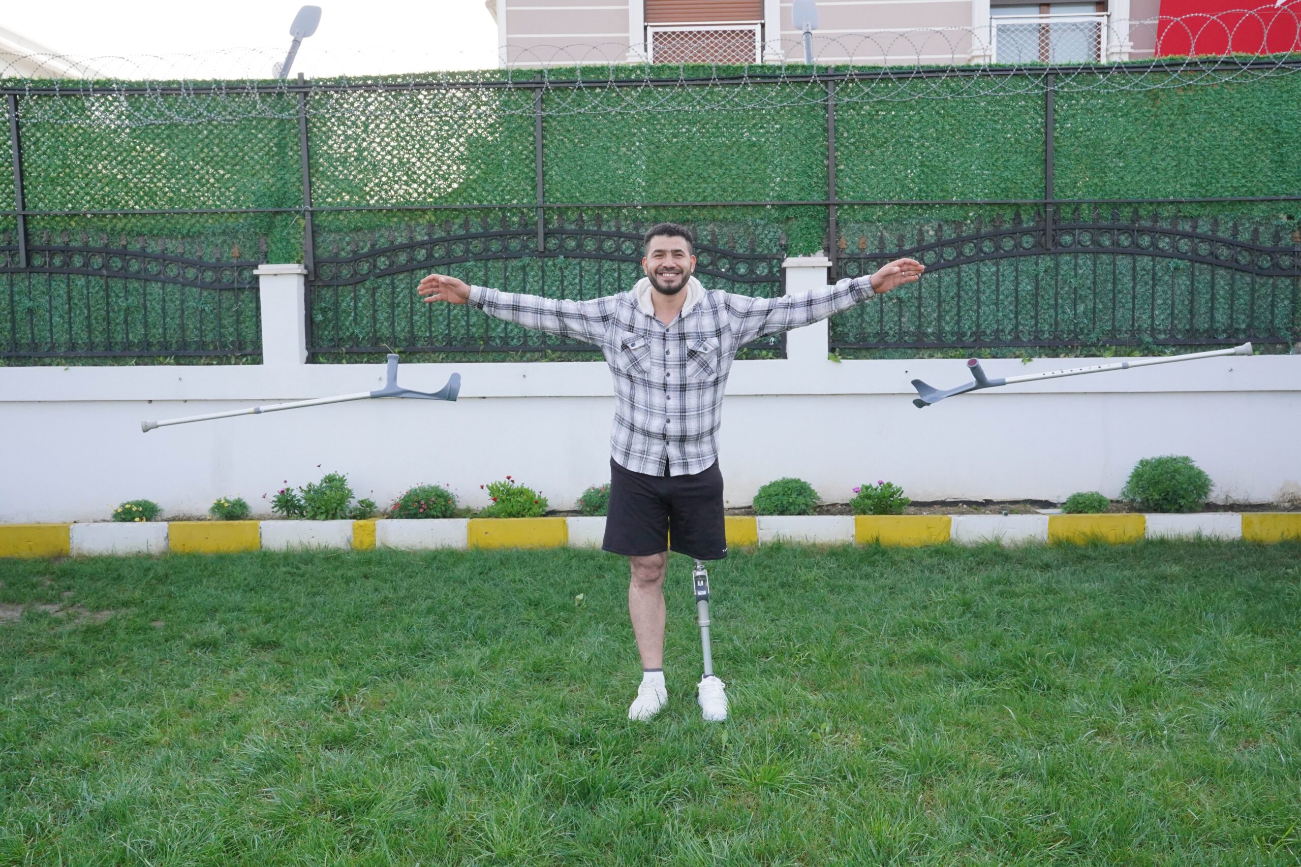 Suriye’nin başkenti Şam Guta semtinde 2013 yılında rejim uçağı saldırısında