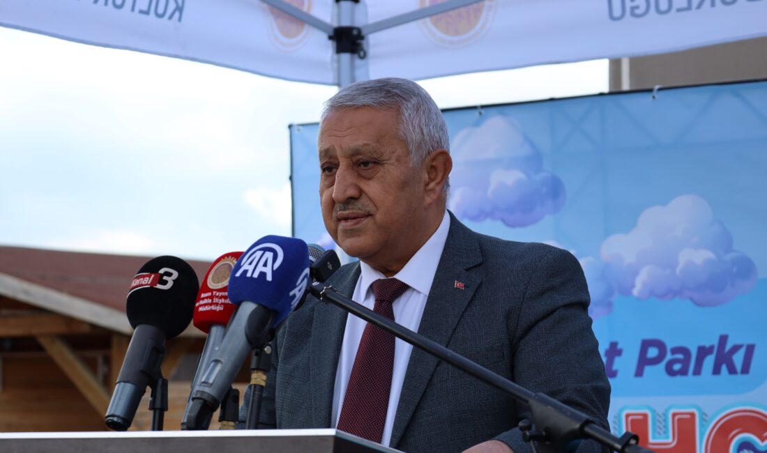 Afyonkarahisar Belediye Başkanı Mehmet Zeybek, kentte açılışı gerçekleştirilen 229 hobi