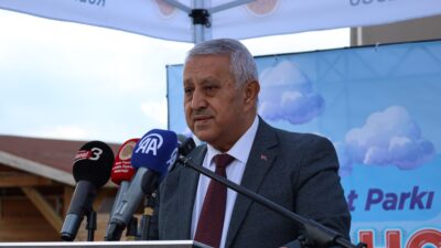 Afyonkarahisar Belediye Başkanı Mehmet Zeybek, kentte açılışı gerçekleştirilen 229 hobi