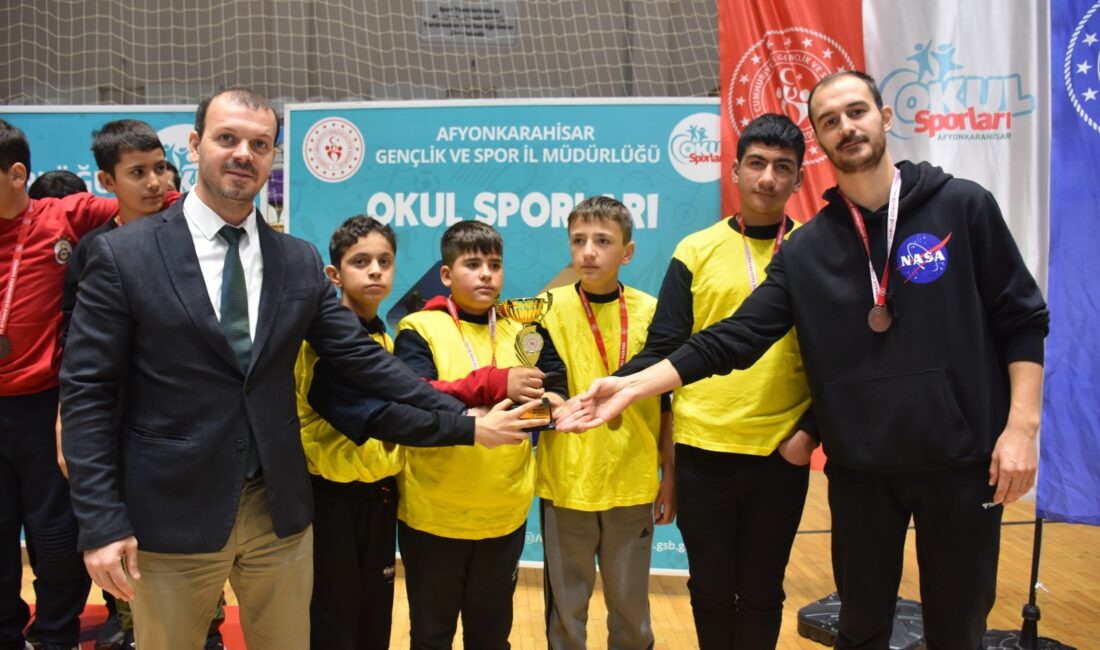 Afyonkarahisar’da Okul Sporları Dart Yıldızlar müsabakaları tamamlandı. Erkeklerde Yunus Emre