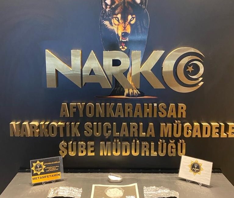 Afyonkarahisar’da polis tarafından gerçekleştirilen uyuşturucu operasyonunda gözaltına alınan 6 kişiden