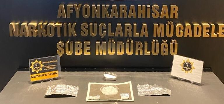 Afyonkarahisar’da polis tarafından gerçekleştirilen uyuşturucu operasyonunda gözaltına alınan 6 kişiden
