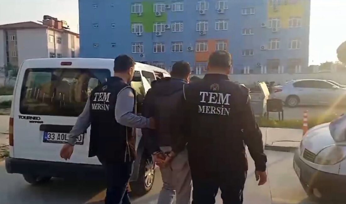 Mersin polisi, 15 Temmuz darbe girişimi esnasında kışladan çıkarak darbe