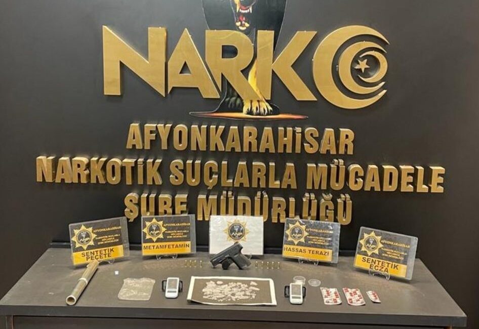 Zehir tacirleri yakayı ele verdi Afyonkarahisar İl Emniyet Müdürlüğüne bağlı Narkotik Suçlarla Mücadele Şube Müdürlüğü