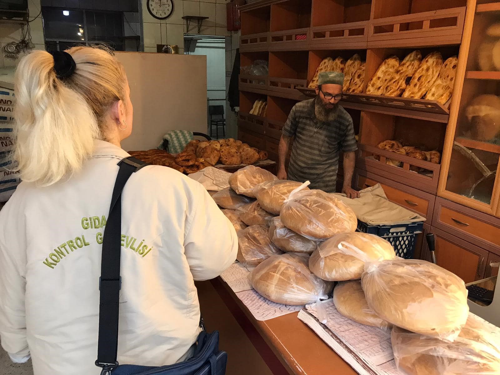 Afyonkarahisar’ın Dinar ilçesinde ekmek üretimi yapan fırınlara yönelik denetim gerçekleştirildi.