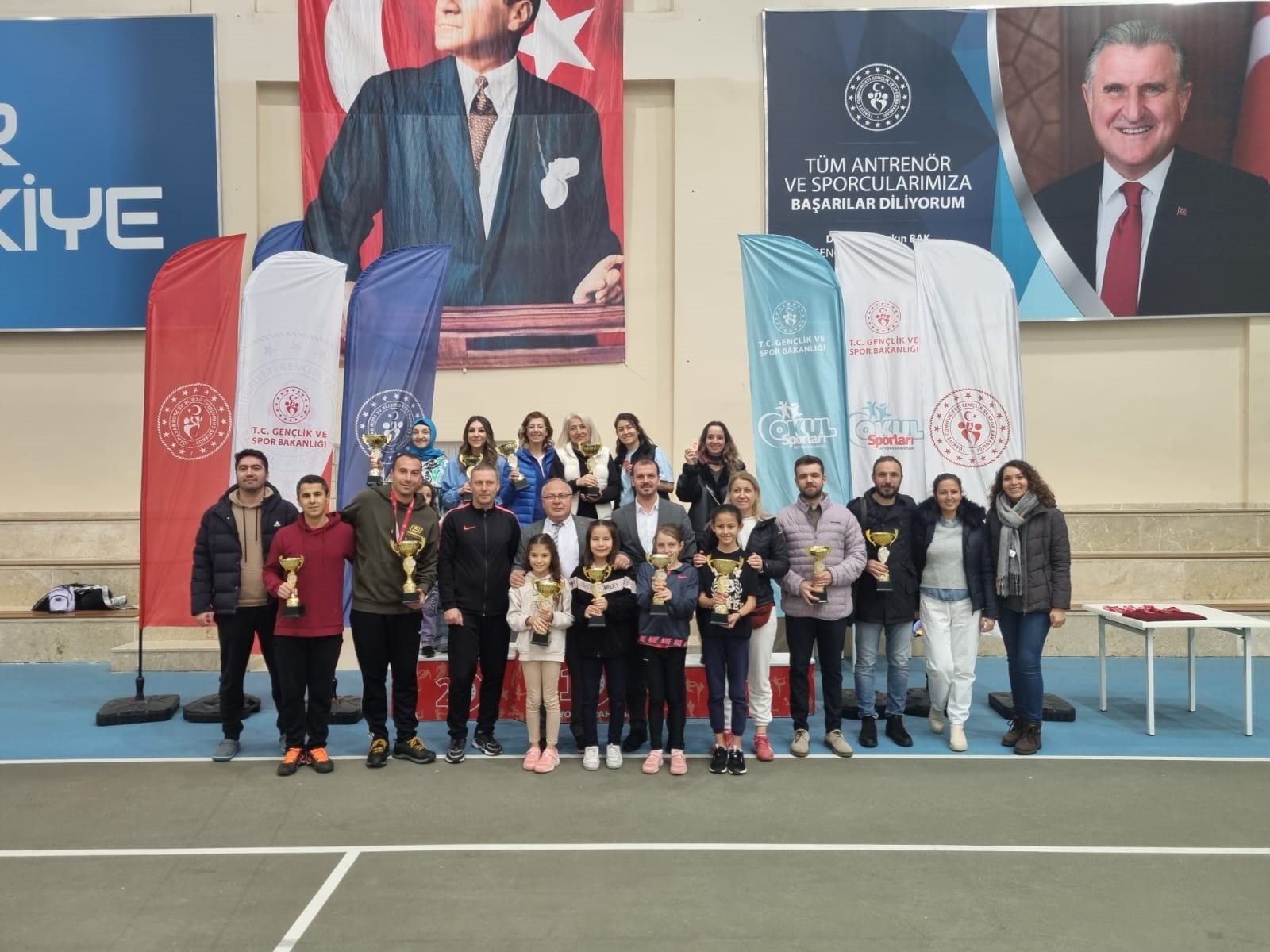 Afyonkarahisar Kocatepe Spor Kompleksinde düzenlenen sene sonu tenis turnuvası sona