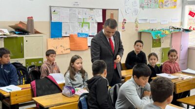 Afyonkarahisar Emirdağ Kaymakamı Osman Bilici, ilçe Şükrü Mola İlkokulunu ziyaret