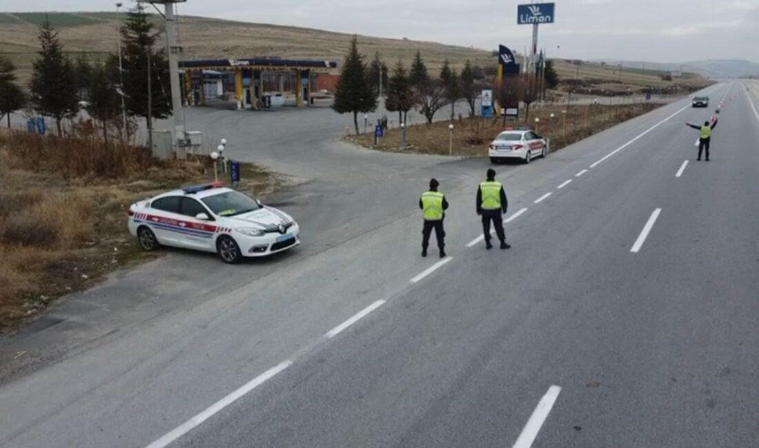 Afyonkarahisar’da trafik kurallarına uymayan 17 araç sürücüsüne 11 bin 730