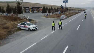 Afyonkarahisar’da trafik kurallarına uymayan 17 araç sürücüsüne 11 bin 730