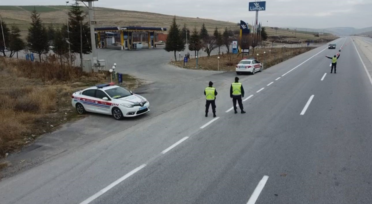 Afyonkarahisar’da trafik kurallarına uymayan 17 araç sürücüsüne 11 bin 730