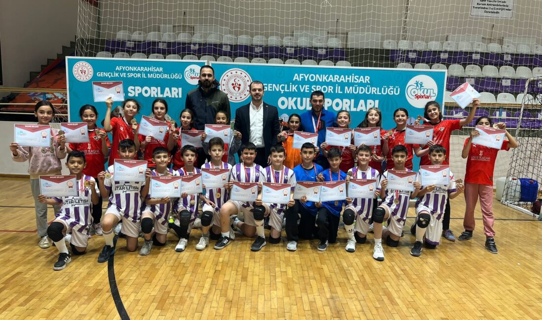 Afyonkarahisar Işıklar Ortaokulu, Okul Sporları faaliyet programında yer alan Hentbol